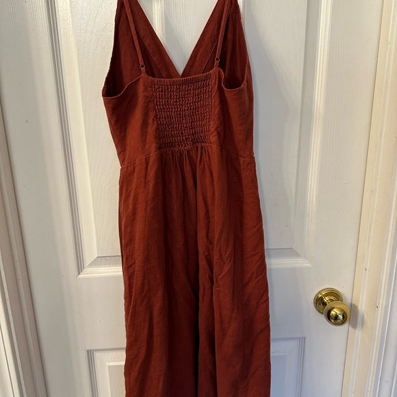 UO Amber Rust Linen Button-Through Midi Dress - Picture 4 of 4